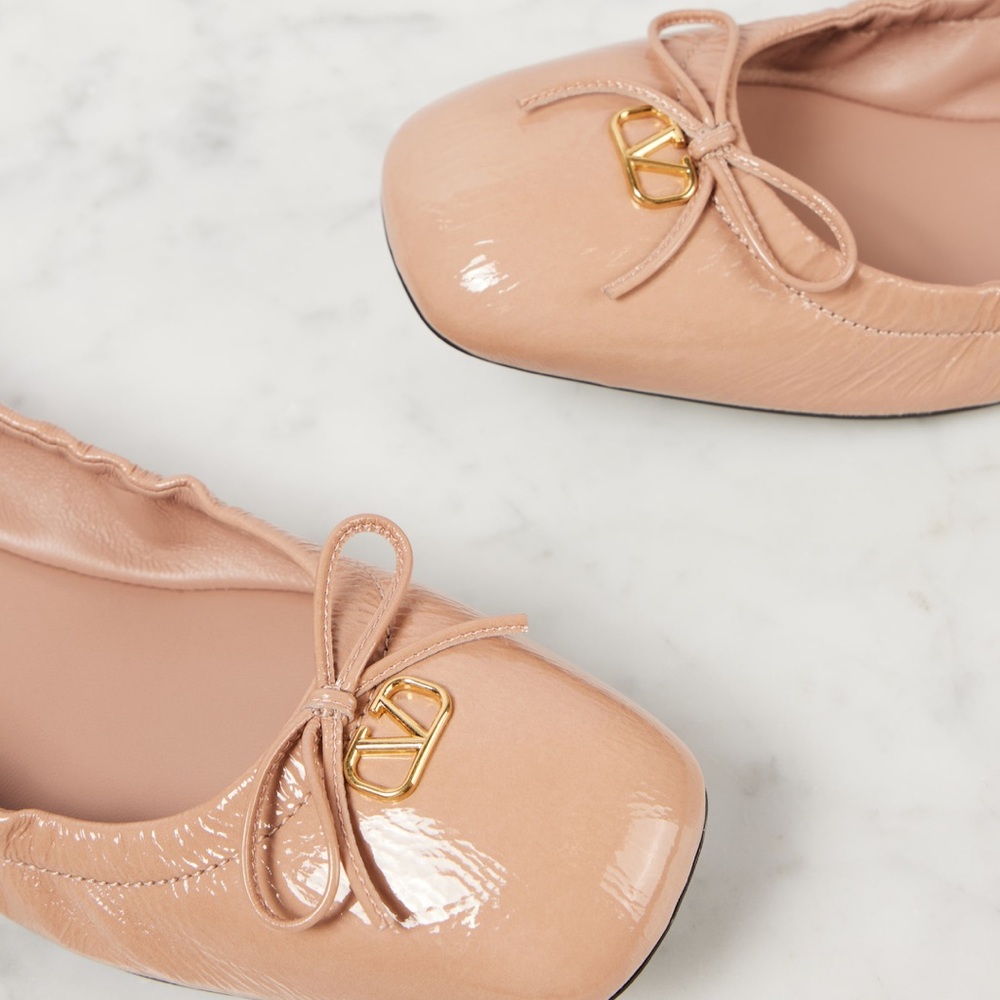 VALENTINO VLOGO SIGNATURE PATENT FLAT- final sale